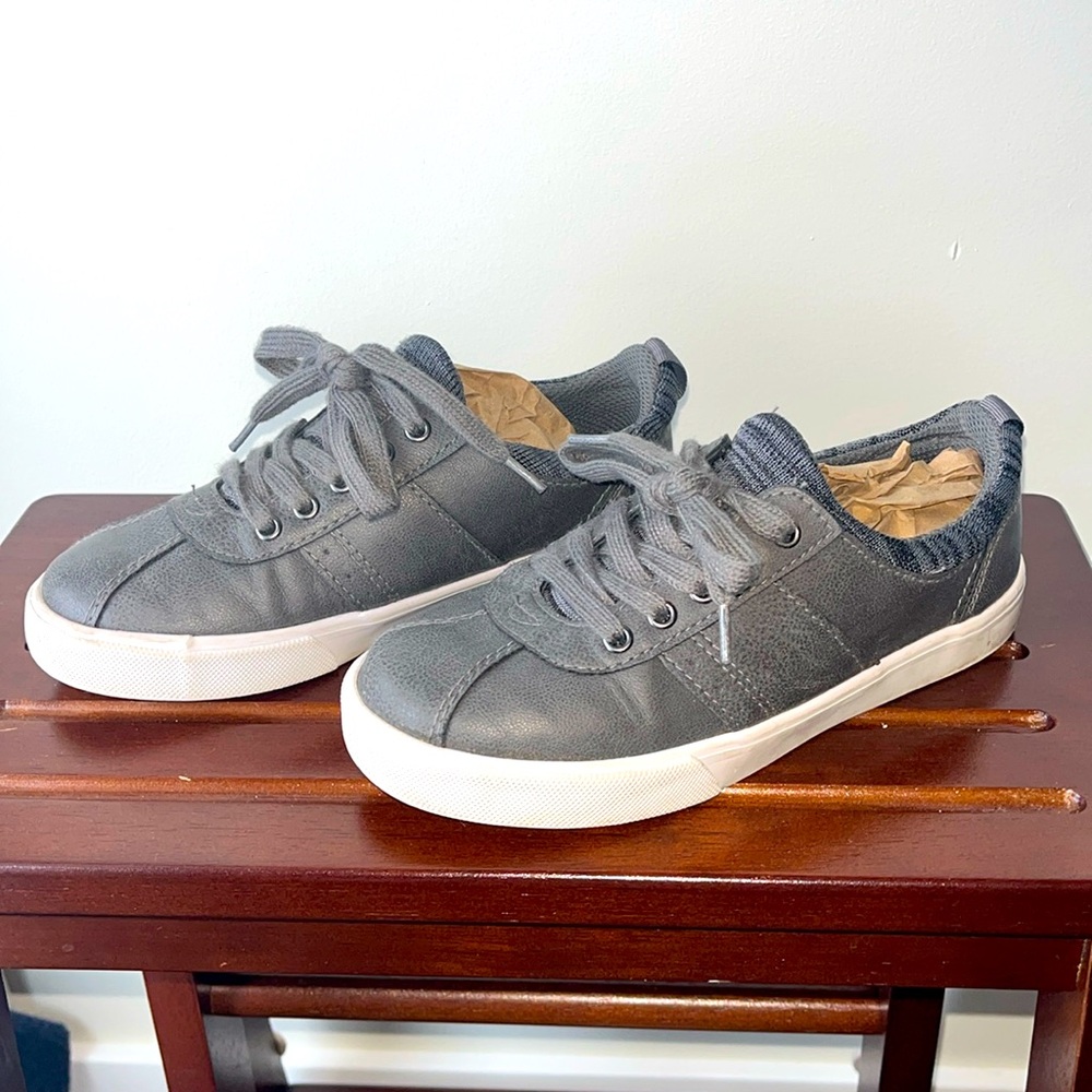 Falls Creek Kids casual gray sneakers